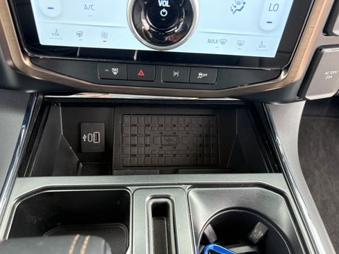 Used 2025 Ford F150 Lightning Lariat AWD/4WD image 27