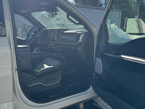 Used 2025 Ford F350 Platinum w/ FX4 Off-Road Package image 22