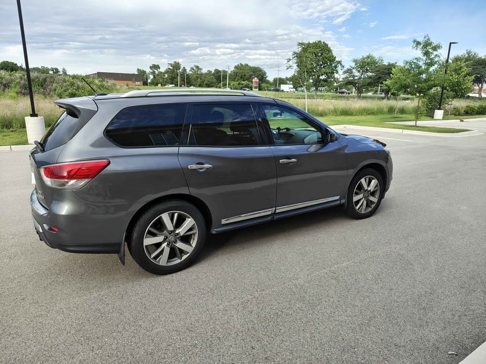 Used 2015 Nissan Pathfinder Platinum AWD/4WD image 14