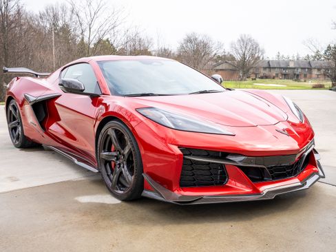 Used 2024 Chevrolet Corvette Z06 w/ Z07 Performance Package image 2