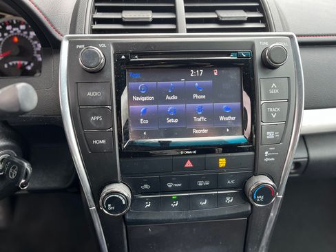 Used 2016 Toyota Camry SE image 6