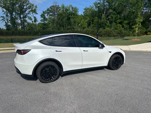 Used 2023 Tesla Model Y Long Range AWD/4WD image 5