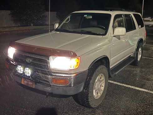 Used 1998 Toyota 4Runner SR5 image 2
