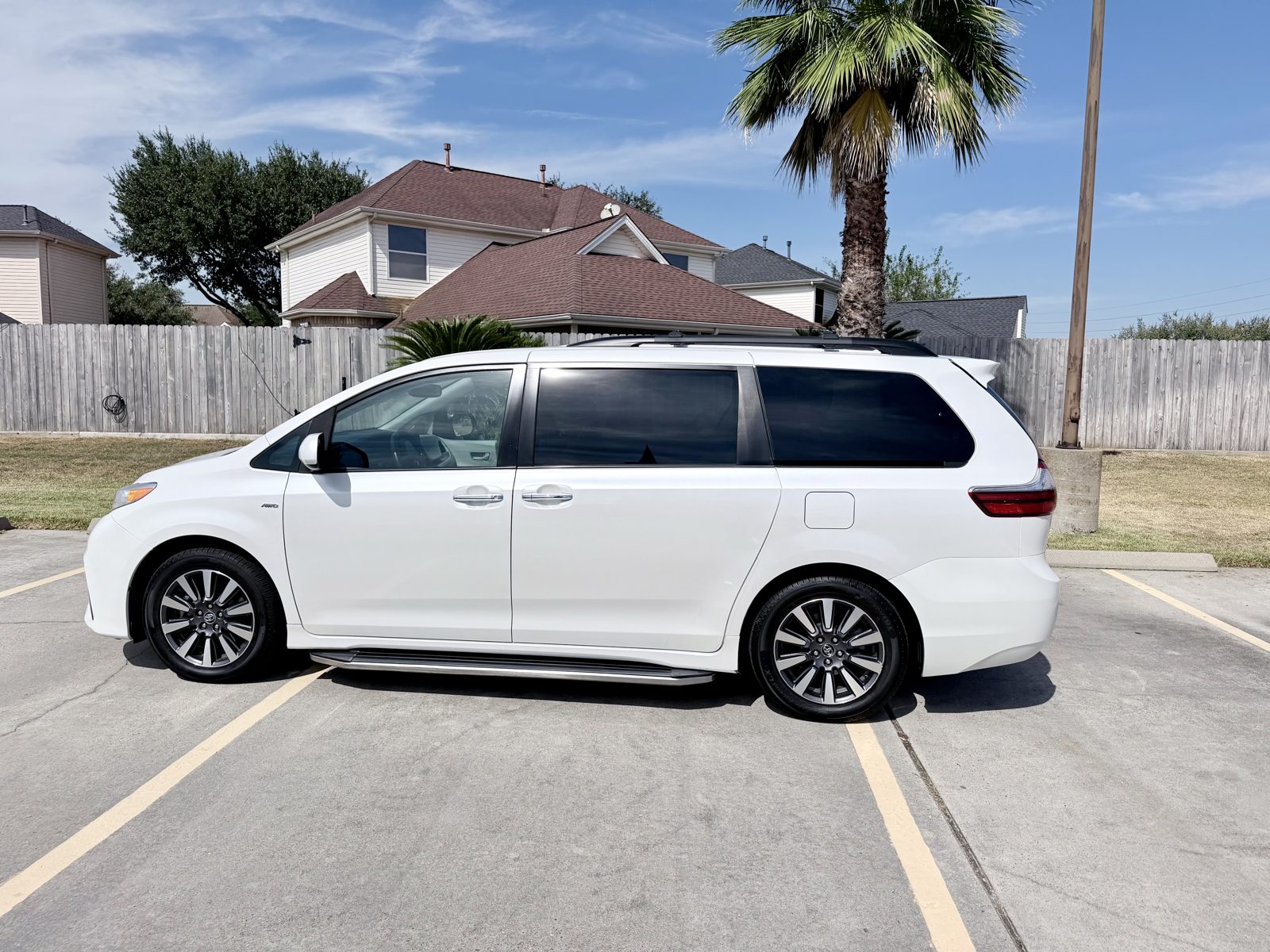 Used 2020 Toyota Sienna XLE w/ XLE Navigation Package AWD/4WD image 9