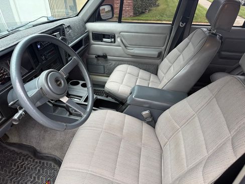 Used 1993 Jeep Cherokee Sport image 10