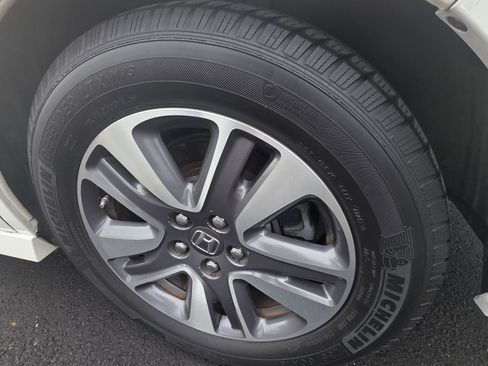 Used 2015 Honda Odyssey Touring Elite image 12