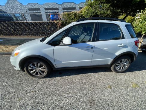 Used 2013 Suzuki SX4 Premium AWD/4WD image 4