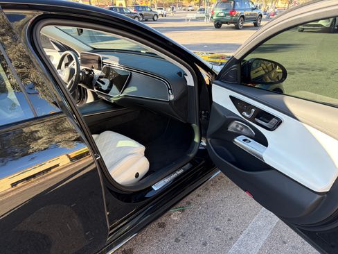 Used 2025 Mercedes-Benz E 450 4MATIC Sedan image 10