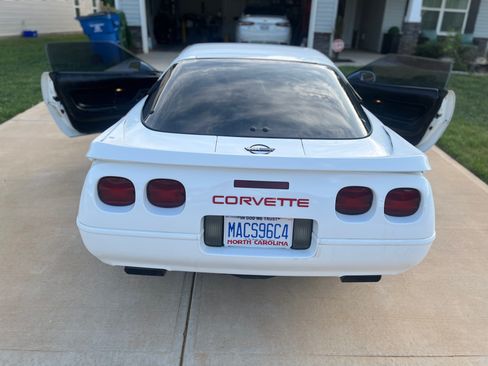 Used 1996 Chevrolet Corvette Coupe RWD image 11