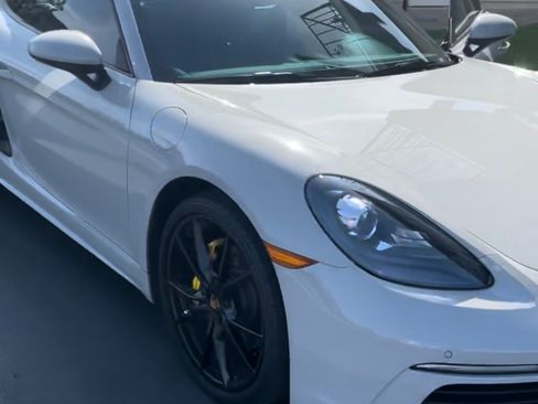 Used 2018 Porsche 718 Cayman RWD image 9
