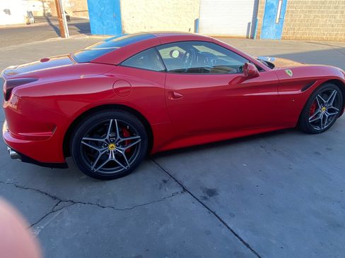 Used 2015 Ferrari California T image 12