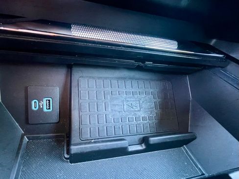 Used 2022 Ford F150 Lariat w/ Equipment Group 502A High image 26