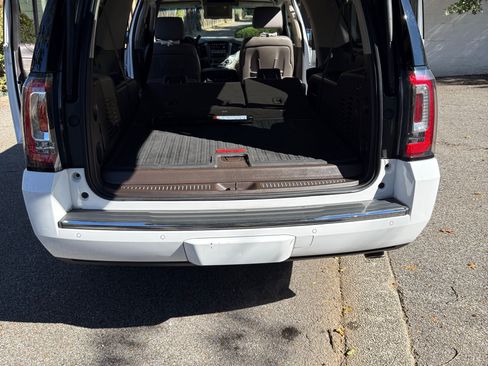 Used 2016 GMC Yukon XL Denali w/ Open Road Package image 10