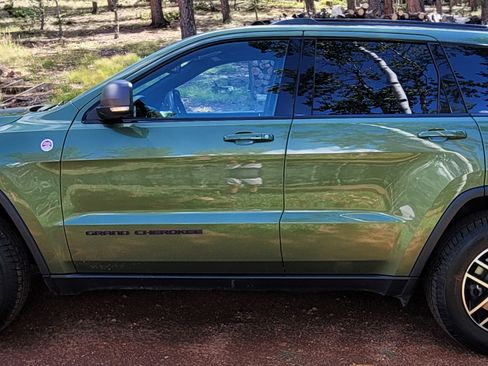 Used 2019 Jeep Grand Cherokee Trailhawk w/ Trailhawk Luxury Group AWD/4WD image 4
