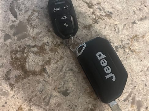 Used 2021 Jeep Gladiator Sport AWD/4WD image 14