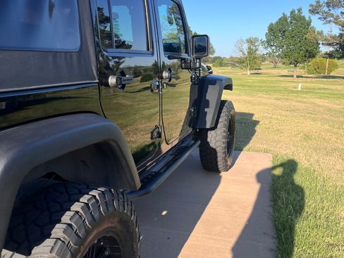 Used 2017 Jeep Wrangler Unlimited Sport w/ Connectivity Group AWD/4WD image 5
