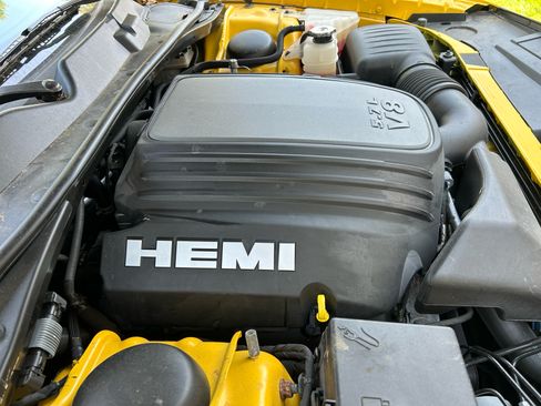 Used 2017 Dodge Challenger R/T image 8