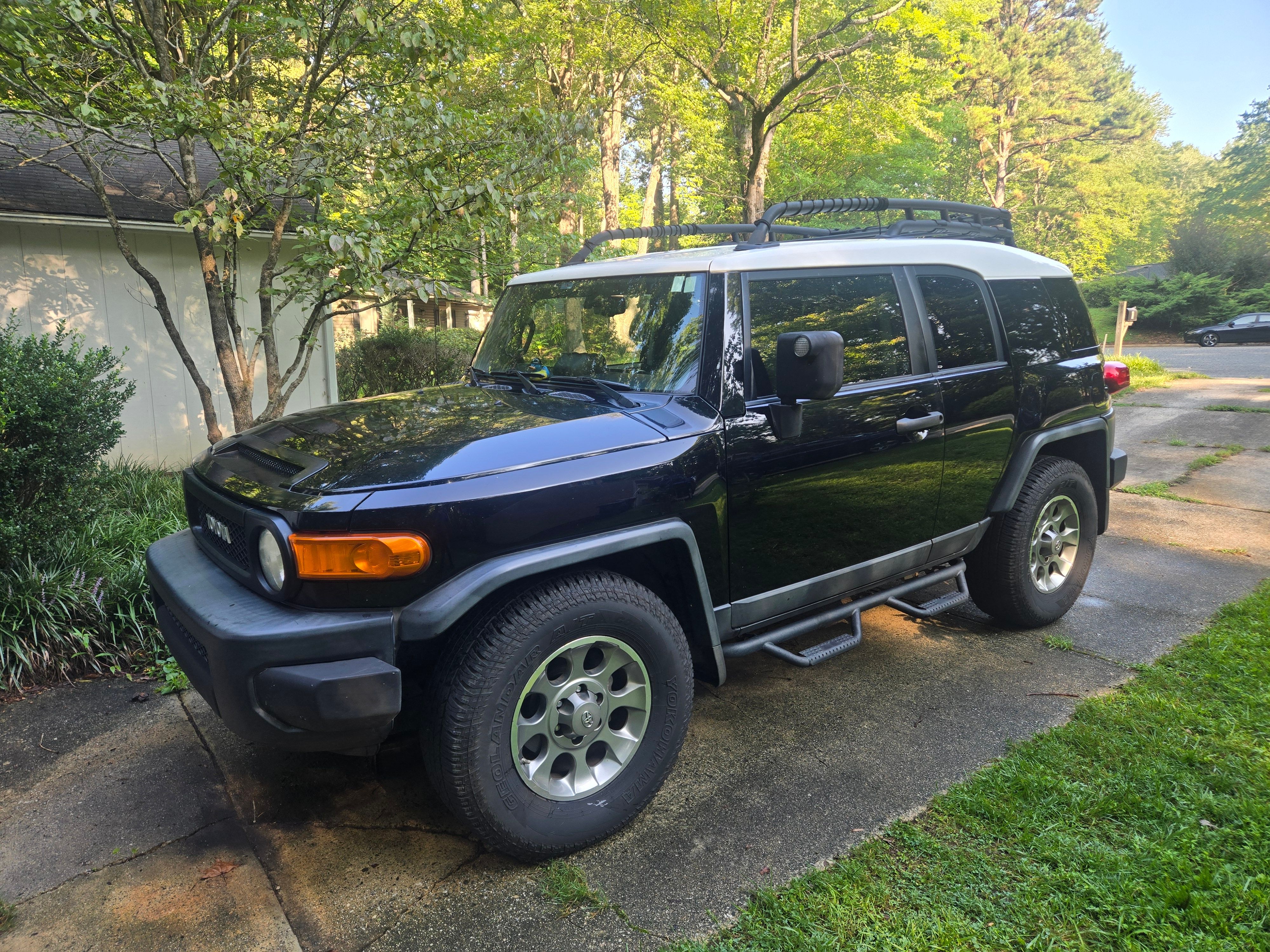 Used 2012 Toyota FJ Cruiser 2WD w/ Upgrade Pkg image 16
