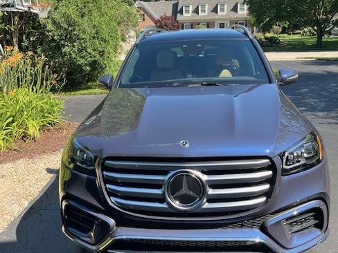 Used 2024 Mercedes-Benz GLS 450 4MATIC image 2
