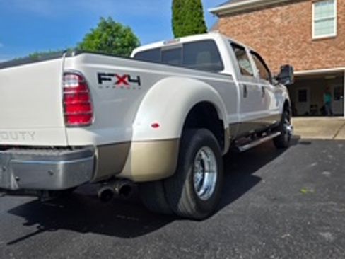 Used 2011 Ford F350 Lariat w/ Lariat Interior Pkg AWD/4WD image 8