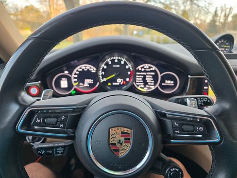 Used 2022 Porsche Panamera 4 w/ Premium Package image 19