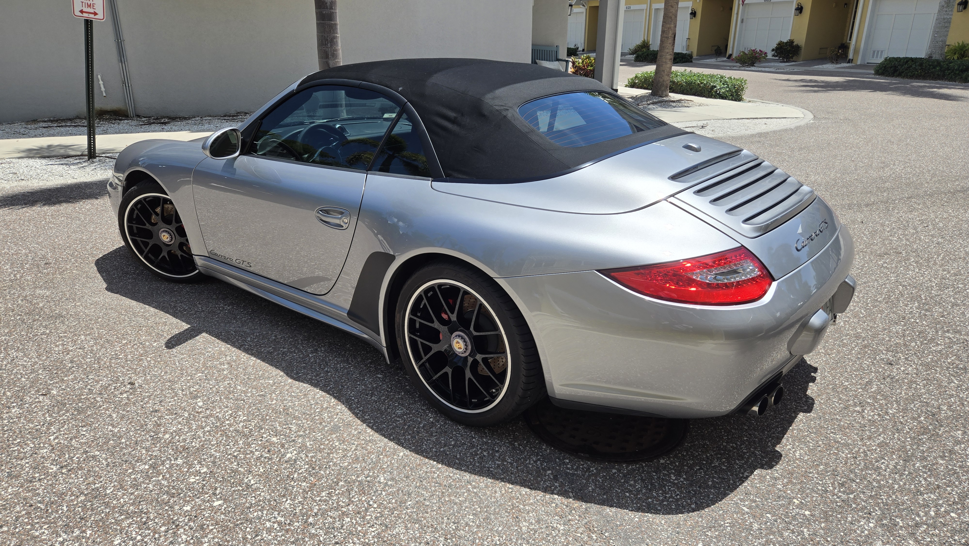 Used 2011 Porsche 911 Carrera GTS RWD image 6