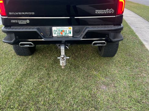 Used 2023 Chevrolet Silverado 1500 High Country w/ Technology Package image 13