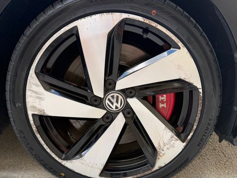 Used 2018 Volkswagen GTI SE FWD image 20