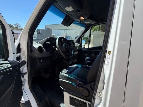 Used 2019 Mercedes-Benz Sprinter 144 image 5