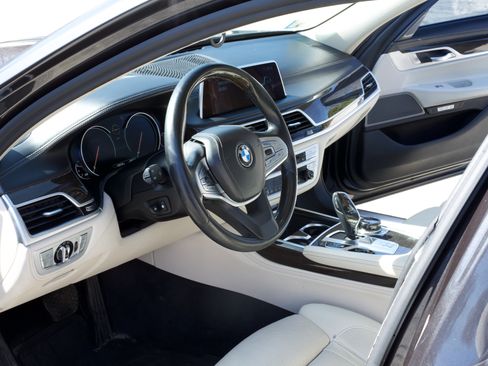 Used 2017 BMW 740i xDrive image 18