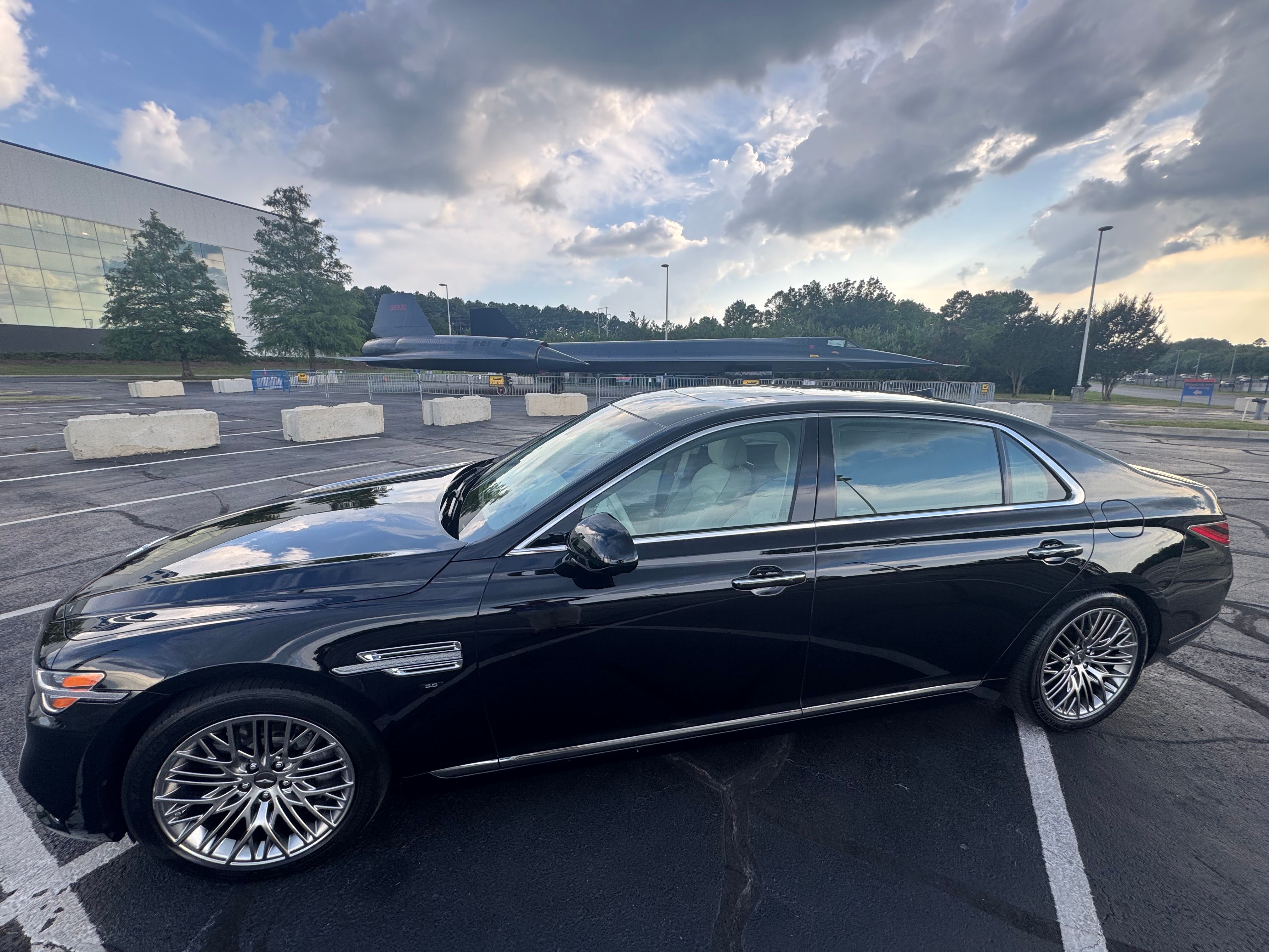 Used 2022 Genesis G90 5.0 Ultimate RWD image 5