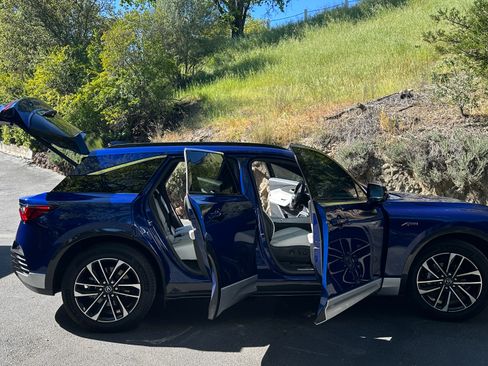 Used 2024 Acura ZDX A-Spec image 8