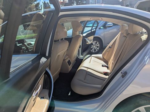 Used 2018 BMW 320i Sedan image 10