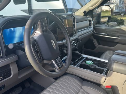 Used 2025 Ford F350 Platinum w/ Platinum Plus Package image 10