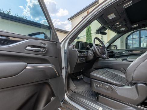 Used 2024 Cadillac Escalade V w/ Heavy-Duty Trailer Package AWD/4WD image 15