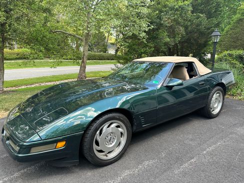 Used 1996 Chevrolet Corvette Convertible RWD image 1