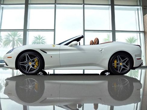 Used 2016 Ferrari California T image 10