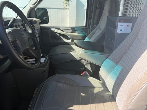 Used 2006 GMC Savana 2500 w/ Savana Pro Plus Package image 6