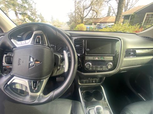 Used 2018 Mitsubishi Outlander SEL image 13