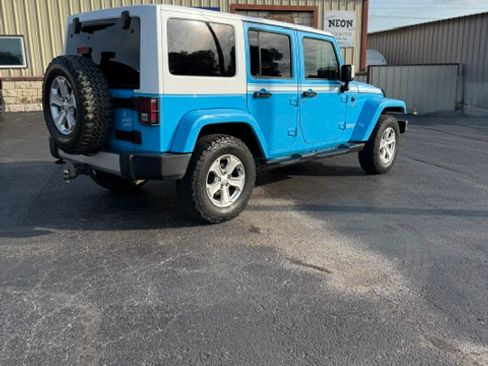 Used 2017 Jeep Wrangler Unlimited Sahara w/ Quick Order Package 24E Chief AWD/4WD image 9