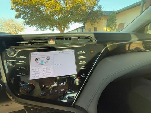 Used 2018 Toyota Camry LE w/ Audio Package FWD image 11