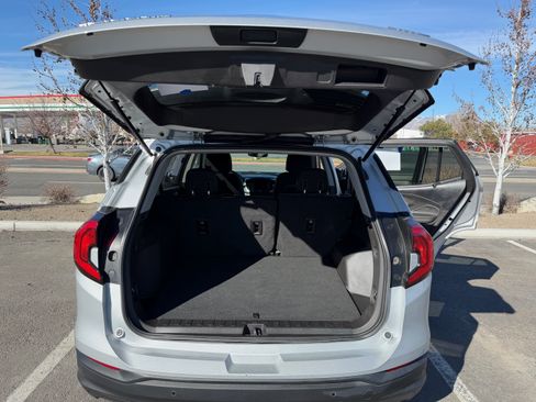 Used 2018 GMC Terrain SLE w/ Driver Convenience Package image 11