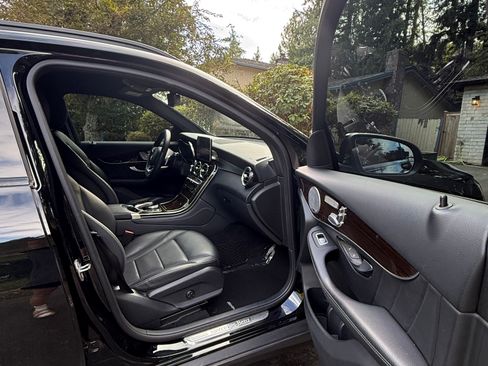 Used 2019 Mercedes-Benz GLC 300 4MATIC image 15