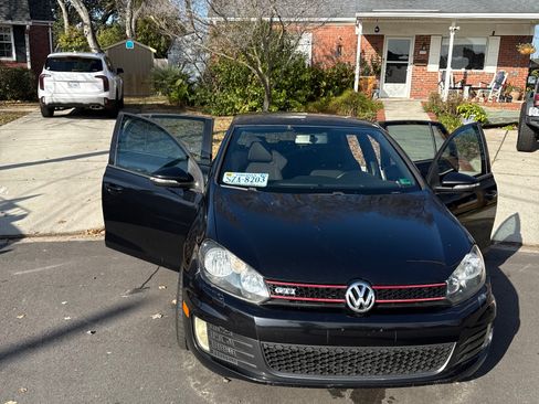 Used 2011 Volkswagen GTI 4-Door image 2