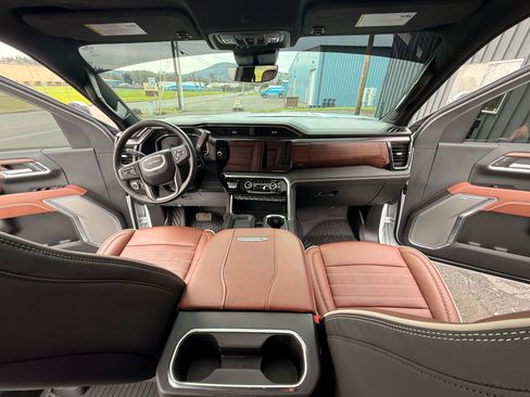 Used 2025 GMC Sierra 3500 Denali Ultimate image 13