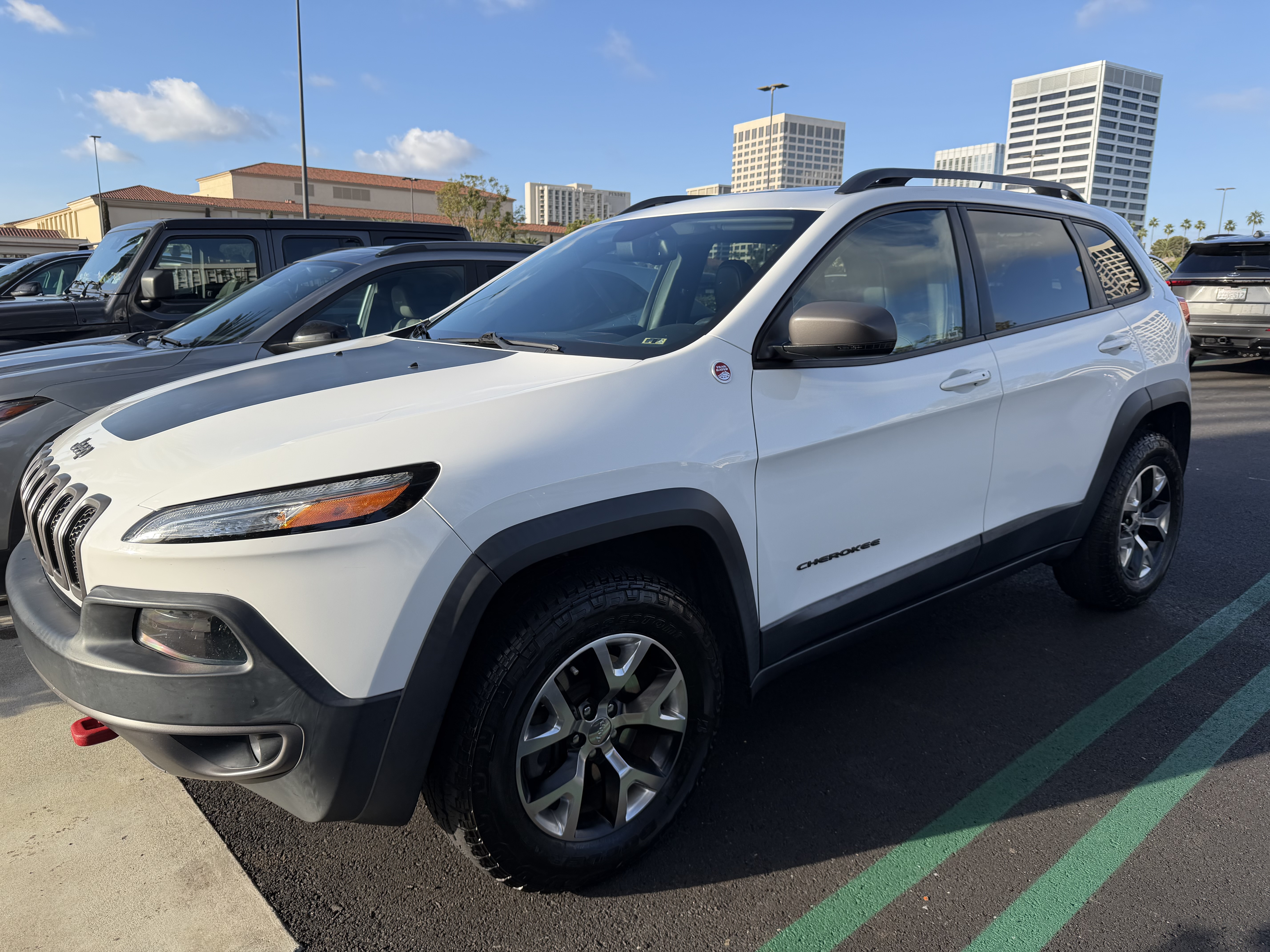 Used 2015 Jeep Cherokee Trailhawk w/ Comfort/Convenience Group AWD/4WD image 16