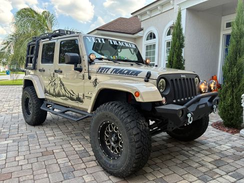Used 2016 Jeep Wrangler Unlimited Sahara w/ Connectivity Group AWD/4WD image 1