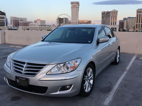 Used 2011 Hyundai Genesis 3.8 w/ Technology Pkg 4 image 4