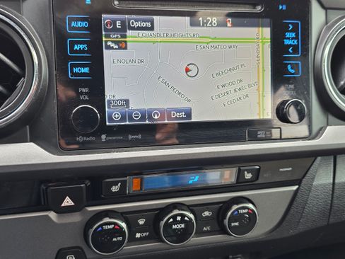 Used 2017 Toyota Tacoma TRD Off-Road image 18