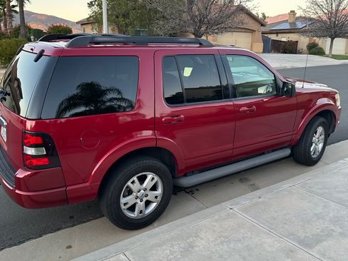 Used 2010 Ford Explorer XLT image 13